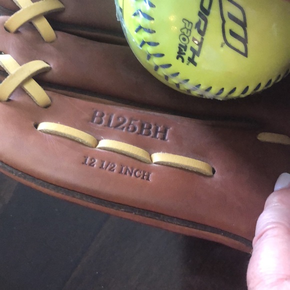 Rawlings Baseball/Softball Glove (Right Hand) - Picture 5 of 6
